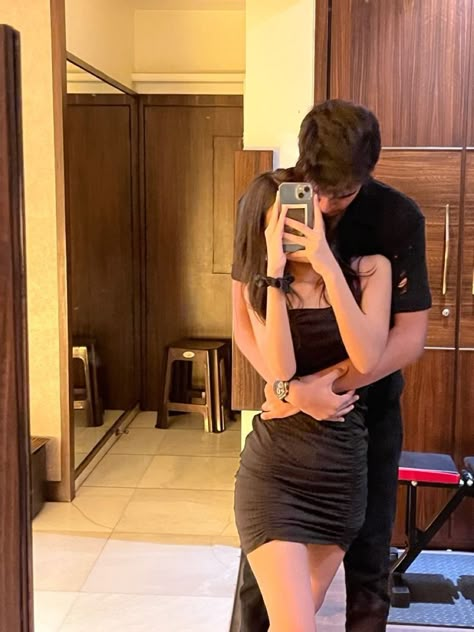 Mirror Poses Couple, Cute Selfie Poses For Couples Mirror, Mirror Couple Selfies, Mirror Selfie With Face, Mirror Poses For Couples, Mirror Couple Pics, Mirror Selfie Poses Couple, Cute Couple Pics Selfie, Couple Mirror Selfie Ideas