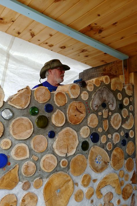 Log Wall Outdoor, Log End Wall, Mud Block Houses, Cordwood Wall, How To Build A Cob House Diy, Rock Siding, Cob House Exterior Natural Building, Cordwood Construction, Cob House Plans