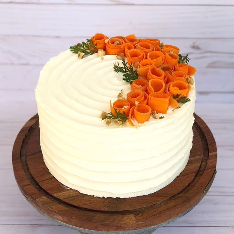 Carrot Cake Birthday Cake Ideas, Carrot Cake Designs Ideas, Birthday Cake Carrot Design, Cake Carrot Decoration, Carrot Cake Cupcakes Decoration, Carrot Cake For Birthday, How To Make Carrots For Decorations, Carrot Cake Ideas Decoration, Carrot Shaped Cake