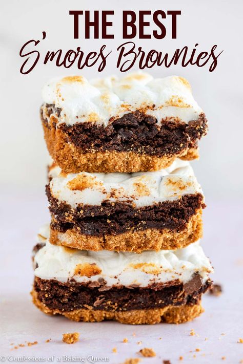 The best dessert mash up, s'mores + brownies will be your new favorite! Starting with a graham cracker crust topped with brownie batter baked and topped with chocolate chunks and toasted marshmallows! Perfect for your next party dessert!   #smoresbrownies #brownierecipes Smores Brownies, Cookie Dough Cake, Dessert Halloween, Biscuits Graham, Cowboy Cookies, Cookie Bar, Dessert Party, The Best Dessert, Cracker Crust