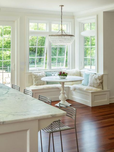 Window Seat Kitchen Breakfast Nooks, Arched Kitchen Window, Kitchen Booth Seating Breakfast Nooks, Kitchen Nook Ideas Bay Windows, Kitchen Sunroom Combo, Window Sunroom, Dining Window, Acreage Homes, Built In Breakfast Nook