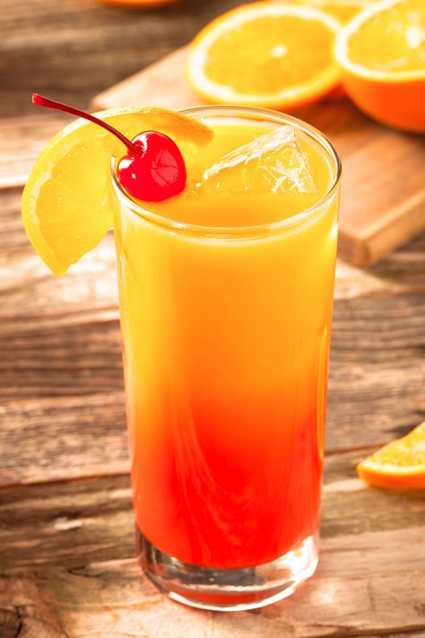 The Tequila Sunrise is a classic orange juice based cocktail. It gets its name from the visual effect of the grenadine dropping to the bottom, then slowly rising to give the drink a layered look. Cookout Drinks, Tequila Orange Juice, Wedding Cakes Summer, Sunrise Drink, Tequila Sunrise Recipe, Fruity Drink Recipes, Orange Juice Cocktails, Resep Koktail, Tequila Sunrise Cocktail