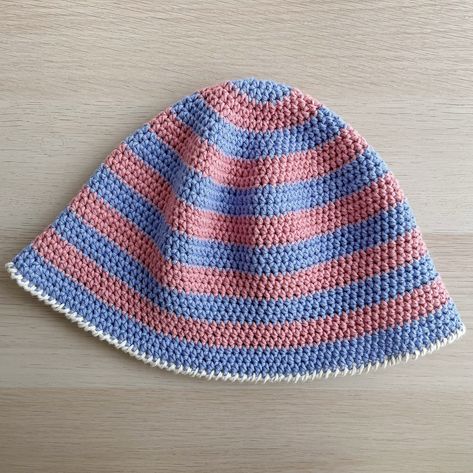 Finally it’s done! 🌸💙 This cute bucket hat project is actually a gift for my mum 🧑🏻 freehanded by me 👐 Made using 100% cotton yarn 🧶 I used half double crochet (Hdc) stitches for the main fabric and switched colours every three rows, I love this cute colour combo and am perhaps thinking of making another one for myself! 🤗 #crochetersofinstagram #crochetaddict #crochetlove #crochetinspiration #crochetprojects #crochetlife #crochet#crochetcreations #cutecrochet #kawaii #crochetdesign #crochet... Crochet Hdc, Cute Bucket Hat, Colour Combo, Half Double Crochet, Cute Crochet, Crochet Designs, Double Crochet, Cotton Yarn, Color Combos