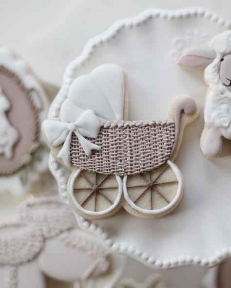 Always forgetting to post the still shots. I do love to make baby shower cookies. Credit for the idea of the little baby laying in the bassinet from @hanamade.cookies . #cookiedecorating #cookieart #babyshower #sugarcookies Stork Cookies Decorated, Stroller Cookies Decorated, Baby Rattle Cookies, Baby Carriage Cookies Decorated, Pacifier Cookies, Baby Pram, Baby Prams, Baby Bassinet, Shower Cookies