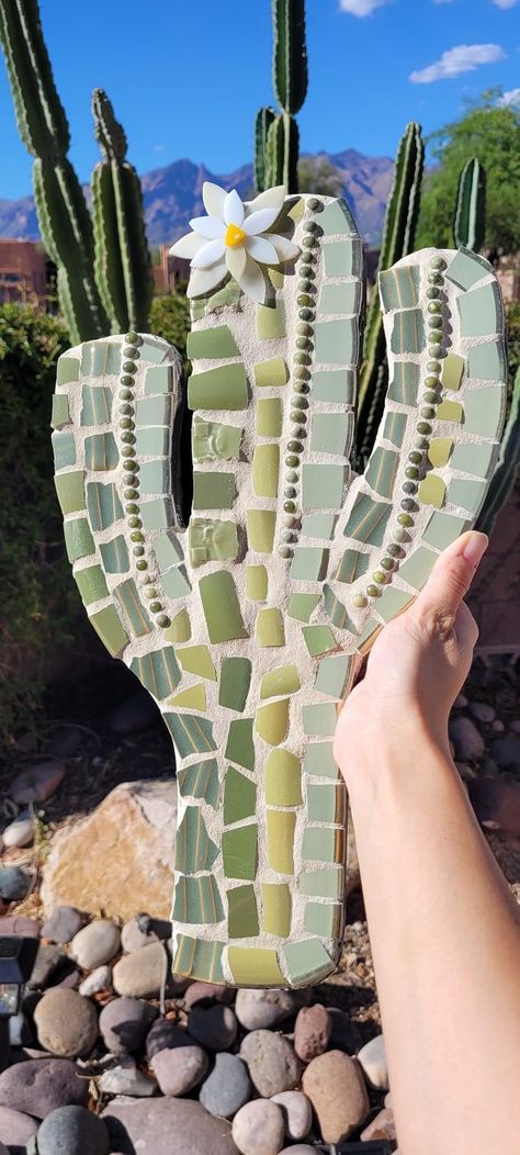 Mosaic Cactus, Kids House Garden, Tile Mosaic Art, Mosaic Art Diy, Mosaic Portrait, Mosaic Garden Art, Mosaic Madness, Desert Design, Mosaic Art Projects