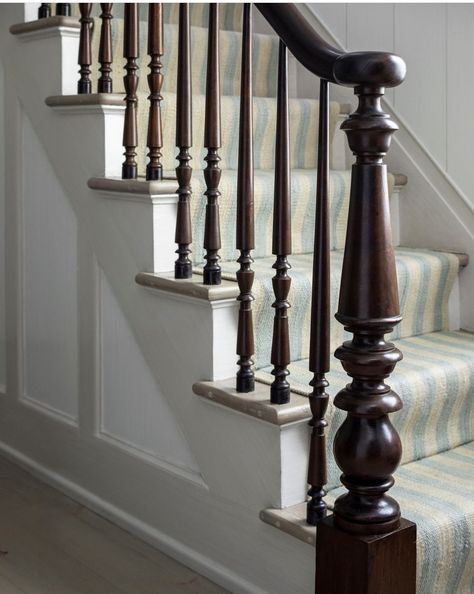 Dark Wood Bannister, English Country Staircase, Timeless Stair Railing, Traditional Stair Railing, Old House Staircase, Brown Staircase, Antique Staircase, Concepts Architecture, Cottage Staircase