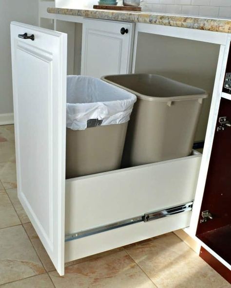 Hiasan Dalaman Rumah, Hidden Kitchen, Trash And Recycling Bin, Diy Kitchen Storage, Kitchen Storage Solutions, Recycle Trash, Kitchen Drawers, Kitchen Equipment, Trendy Kitchen