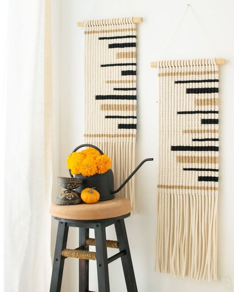 Macrame - Macrame wall hanging - Handmade - Ta-daan - Knots - Rope Office Macrame Wall Hanging, Pixel Macrame, Home Wall Decor Ideas, Wall Decor Inspiration, Diy Wall Decor Ideas, Decor Inspiration Diy, Bedroom Wall Decor Ideas, Chic Minimalista, Tassel Wall Hang