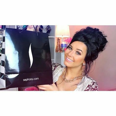 she is gorgeous Sephora Haul, Trashy Y2k, Beauty Vlogger, Dark Hair, Pretty Hairstyles, Sephora, Hair And Nails, Good Things, Makeup