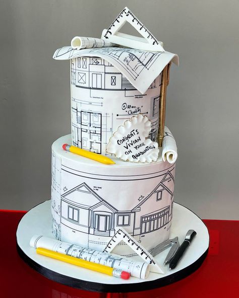 High School Graduation Cakes 2024, Architecture Cake Design, End Of School Cake, Architect Graduation, Doctor Graduation Cake, Cake Architecture, Architecture Graduation, End Of High School, Architecture Cake