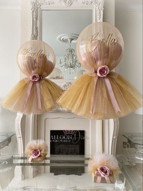 Balloon Tulle Decorations, Balloon With Tulle, Tulle Over Balloons Diy, Tulle Balloon Centerpiece, Balloon Table Top Center Piece, Cheer Banquet, Balloon Centerpieces, Balloon Bouquet, Minimalist Decor