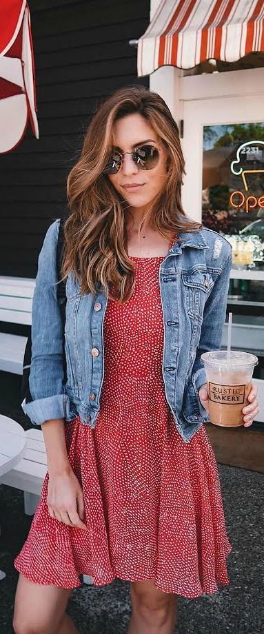 polka dot dress with denim jacket Peplum Tops, Stylish Fall Outfits, Casual Outfits For Teens, Moda Outfit, Jacket Denim, Polka Dot Shorts, Heidi Klum, Denim Jacket Women, 가을 패션