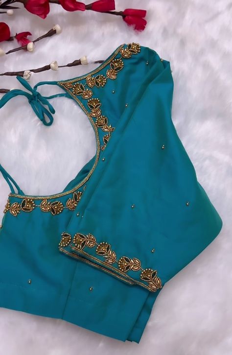 Simple Aari Design, Combo Outfits, Indian Blouses, Blue Blouse Designs, Aari Design, Latest Bridal Blouse Designs, Model Blouse, Latest Blouse Designs Pattern, Aari Designs