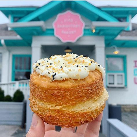 Five Daughters Bakery on Instagram: “Cream Cheese Everything 😍 available in 100 Layer Donut + yeast raised! This sweet and savory combo is the “Everything Bagel” with Dream…” Donut Explorers, Five Daughters Bakery, Coffee Photo, Dream Cream, Bakery Desserts, Coffee Breakfast, Pastry Shop, Everything Bagel, Insta Pics