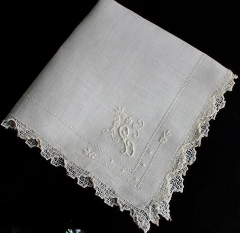 Handkerchief Embroidery, Hand Embroidery Letters, Sewing Corner, Embroidered Hankies, Monogram Embroidery, Civil Wedding Dresses, Embroidered Handkerchief, Embroidered Napkins, White Napkins