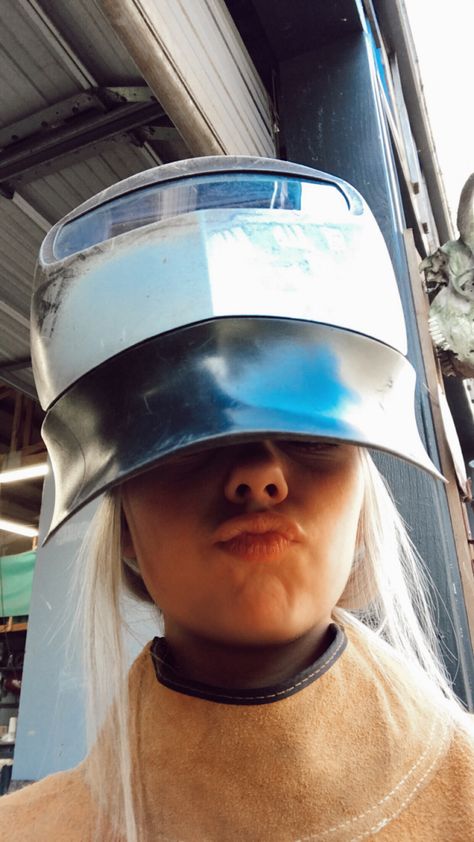 Women Welder Pictures, Andrew Aesthetic, Women Welders, Woman Welder, Female Welder, Welding Helmet Designs, Welding Women, Fun Selfies, Mechanics Aesthetic