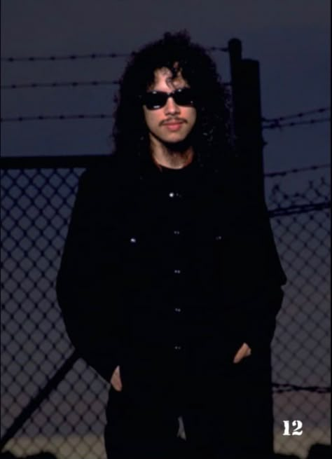 Kirk Hammett Mustache, 80s Metalhead Fashion, Kirk Hammett Funny, Metalhead Fashion, Kirk Hammet, Kirk Metallica, Famous Guitarists, Pop Goes The Weasel, Kirk Hammett