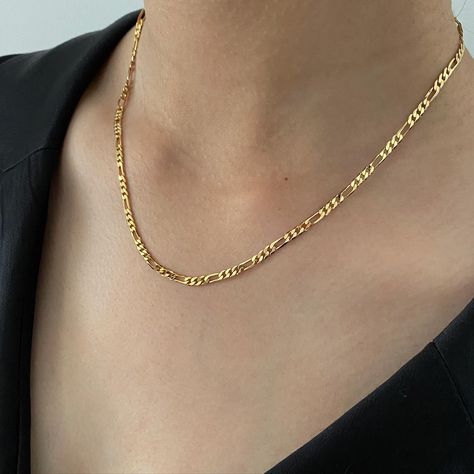 Gold Filigree Necklace, Coral Jewelry Set, Gold Figaro Chain, Real Gold Necklace, Real Gold Chains, Gold Locket Necklace, Modern Gold Jewelry, Pretty Jewelry Necklaces, Gold Jewelry Simple Necklace