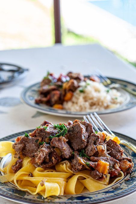 Beef Daube Provencal, Beef Daube, Red Wine Stew, Pressure Cooker Pulled Pork, French Recipes Authentic, French Cuisine Recipes, Russian Foods, Beef Dinners, Orange Peels