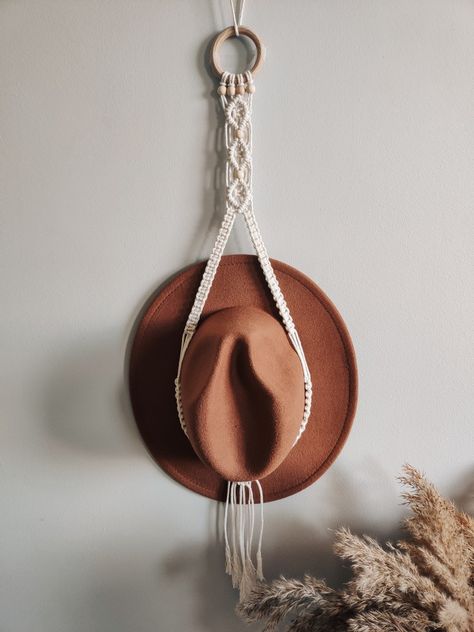 Macrame Hat Hanger, Macrame Hat, Macrame Wall Hanger, Macrame Tutorials, Hat Holder, Hat Hanger, Macrame Boho, Diy Macrame, Macrame Tutorial