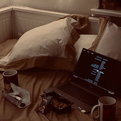 Comfortable Aesthetic Wallpaper, Cozy Winter Room Aesthetic, Comfy Vibes Aesthetic, Night In Aesthetic Cozy, Winter Cozy Vibes, Cozy Weekend Aesthetic, Cosy Girl Aesthetic, Cozy Aethstetic, Cosy Evening Aesthetic