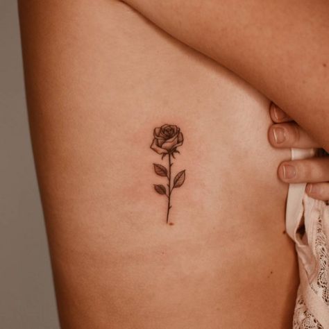 Shaded Rose Tattoo, Tattoo On The Side, Tatoo Rose, Small Dope Tattoos, Simple Rose Tattoo, Rib Tattoos For Women, Rose Shoulder Tattoo, Rose Tattoos For Women, Small Rose Tattoo