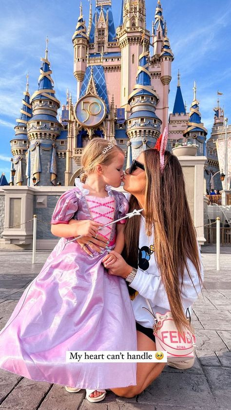 Stories • Instagram Disneyland Picture Ideas, Disneyland Photo Ideas, Hollie Woodward, Disney Poses, Disney World Castle, Disney Trip Outfits, Paris Kids, Paris Family, Aesthetic Baby