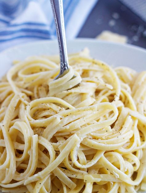 Fettuccunie with butter and cheese on a fork Buttered Fettuccine Noodles, Butter And Cheese Pasta, Butter Fettuccine Noodles, Pasta With Butter And Cheese, Butter Cheese Pasta, Fettuccini Recipes, Recipes Side Dishes, Weekly Menu Plan, Lemon Chicken Pasta