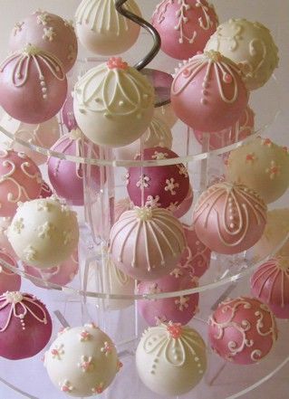 حلويات عربية, Cake Pop Designs, Cake Ball, Cake Pop Decorating, Pop Cupcakes, Cake Packaging, Pink Pearls, Cake Balls, Small Cake