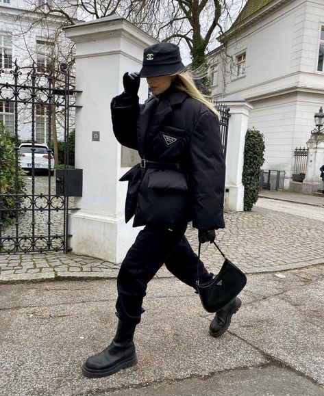 Full Black Outfit, Tech Outfit, Apres Ski Style, Leonie Hanne, Ski Fashion, Looks Black, Influencers Fashion, Puffy Jacket, Autumn Outfit