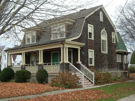 Gambrel style houses - a gallery on Flickr Dutch Colonial Homes Interior, Dutch Colonial Exterior, Gambrel House, Colonial Renovation, Early American Homes, Dutch Colonial Homes, Gambrel Barn, Gambrel Style, Mystic Ct