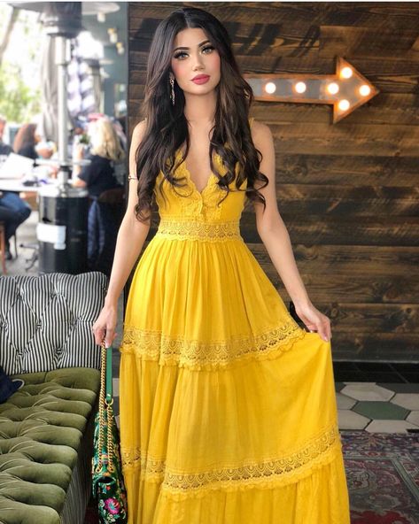 Makeup With Yellow Dress, Yellow Dress Casual, Yellow Gown, Yellow Maxi Dress, Indian Bridal Dress, Bag Gucci, Yellow Outfit, Dress Indian Style, Dress Makeup