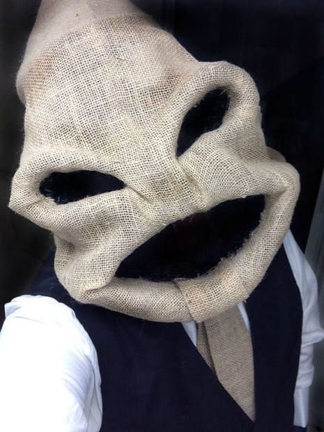 Picture of Oogie Boogie Mask Mens Halloween Costumes Diy, Oogie Boogie Costume, Diy Halloween Masks, Makeup Zombie, Fabric Spray Paint, Adornos Halloween, Mask Tutorial, Disney Cosplay, Oogie Boogie