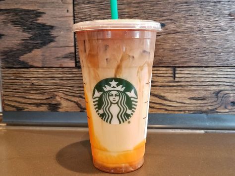 Minuman Starbucks, Starbucks Fall Drinks, Fall Starbucks, Starbucks Hacks, Drinks Healthy, Iced Starbucks Drinks, Pumpkin Drinks, Secret Starbucks Drinks, Starbucks Caramel