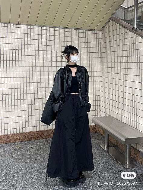 Skirt Outfits Korean, Glamour Outfit, Looks Pinterest, Long Skirt Fashion, Black Wardrobe, Fashion Top Outfits, Concept Clothing, Classy Work Outfits, Japanese Street Fashion