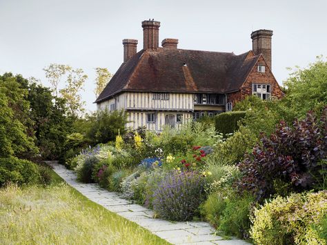 The Education of a Gardener - The New York Times Luciano Giubbilei, Great Dixter, Edwin Lutyens, Christopher Lloyd, York Uk, Famous Gardens, English Gardens, House Photo, English Manor