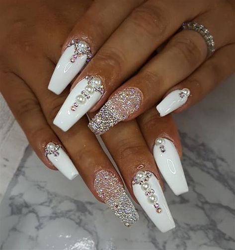 Day 52: Flowers and Embellishments Nail Art - - NAILS Magazine Nails With Jewels, Nail Jewellery, Sweet 16 Nails, Nail Art For Girls, Accent Nail Art, Pineapple Nails, Amazing Nail Art, Foil Nail Art, Queen Nails