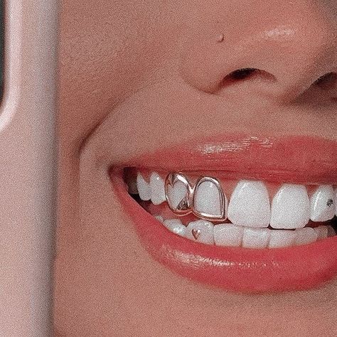 Canine Teeth Grill, Simple Grillz For Females, Outline Grill Teeth, Partial Teeth Grills, Simple Grills Teeth, Small Grills Teeth, Subtle Grillz, Grills On Girls, Grills Teeth Female