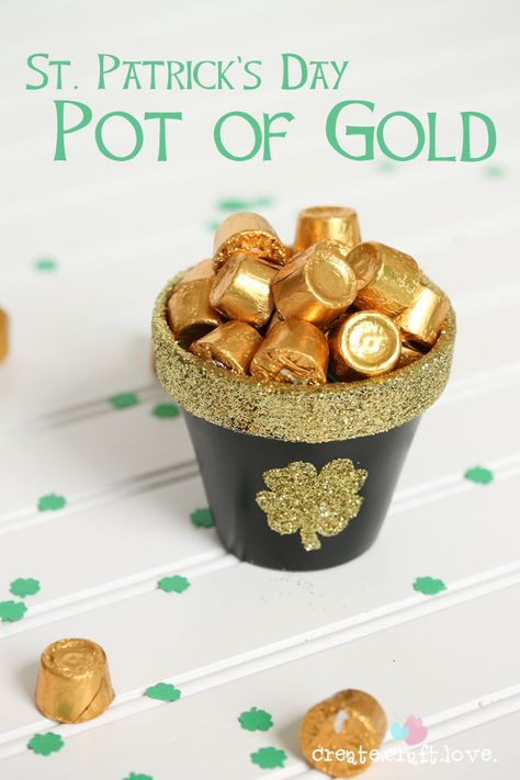 Whip up this adorable DIY Pot of Gold for your St. Patrick's Day festivities!  Created by createcraftlove.com for The 36th Avenue! #stpatric... Diy St Patricks Day Decor, Sant Patrick, Holidays Recipes, St Patties, Fete Saint Patrick, St Patrick Day Treats, St Patricks Crafts, St. Patrick’s Day, St Patricks Day Food