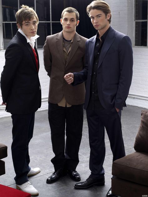 Chuck Bass, Dan Humphrey & Nate Archibald Gossip girl Season 1 Chuck Bass Ed Westwick, Gossip Girl Season 1, Nate Gossip Girl, Vanessa Abrams, Gossip Girl Cast, Dan Humphrey, Jessica Szohr, Stile Blair Waldorf, Teenage Drama