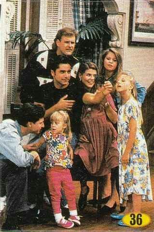 full house Caitlin Mchugh, Full House Cast, 2000s Girl, Jodie Sweetin, John Stamos, 90s Memories, Fuller House, Candace Cameron Bure, Cutest Couple Ever