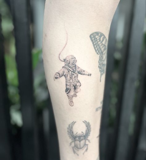 Old Diver Tattoo, Old Scuba Diver Tattoo, Old School Diver Tattoo, Microrealistic Tattoo, Deep Sea Diver Tattoo, Scuba Diver Tattoo, Diving Tattoo, Scuba Diving Tattoo, Diver Tattoo