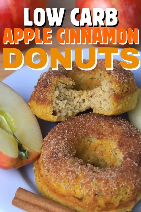 Low Carb Apple Cinnamon Donuts Low Carb Donuts Baked, Low Carb Apple Recipes, Sugar Free Apple Crisp, Apple Breakfast Cake, Sugar Donuts Recipe, Sugar Free Donuts, Donut Bread Pudding, Sugar Free Carrot Cake, Low Carb Donut