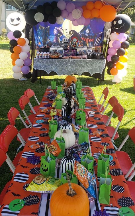 This is the setup that I created for my son's 5th birthday party last weekend. Everything was handmade by me (decorations, centerpieces, ornaments, chip bags, goodie bags) Nightmare Before Christmas Table Centerpieces, Halloween Party Table Setup For Kids, Nightmare Before Christmas Party Decorations Birthdays, Nightmare Before Christmas Kids, Nightmare Before Christmas Quotes, Halloween Party Table, Nightmare Before Christmas Decorations, Christmas Birthday Party, Christmas Table Centerpieces