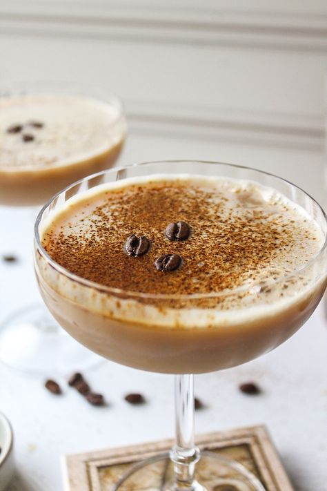 Best Espresso Martini Recipe Eapreaao Martini, The Best Espresso Martini, Espresso Martini Garnish, Cold Brew Espresso Martini, Expressing Martini, Esspreso Martini Recipe, Best Espresso Martini Recipe, Coffee Martini Recipe, Cold Brew Martini