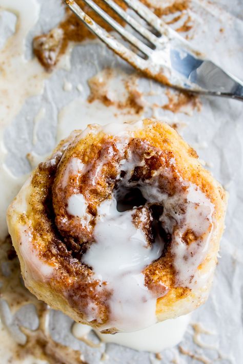 The Fastest (No Yeast) Cinnamon Rolls Ever from The Food Charlatan Buttermilk Icing, Almond Rolls, Yeast Cinnamon Rolls, No Yeast Cinnamon Rolls, Tasty Sweets, The Food Charlatan, Almond Crunch, Pumpkin Cinnamon Rolls, Caramel Cream