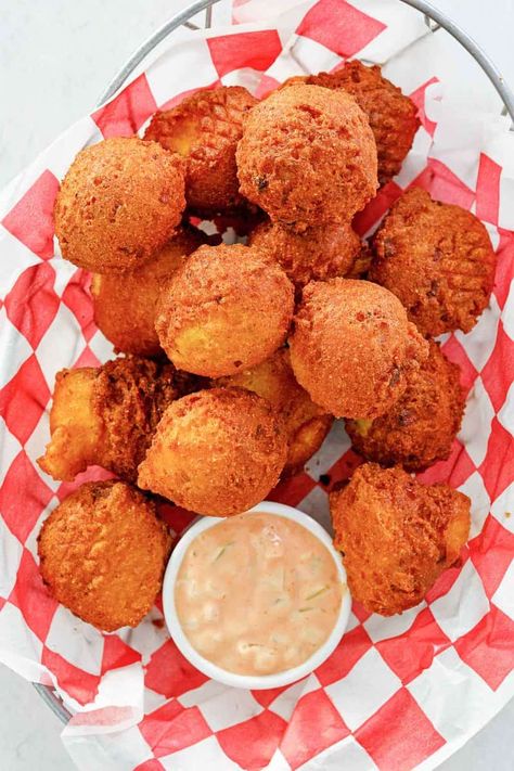 Hush Puppy Sauce, Bubba Gump Hush Puppies Recipe, Homemade Hushpuppies Easy, Homemade Hushpuppies, Easy Hush Puppy Recipe, Homemade Hush Puppies, Southern Hush Puppies, Hushpuppies Recipe, Fish Batter Recipe