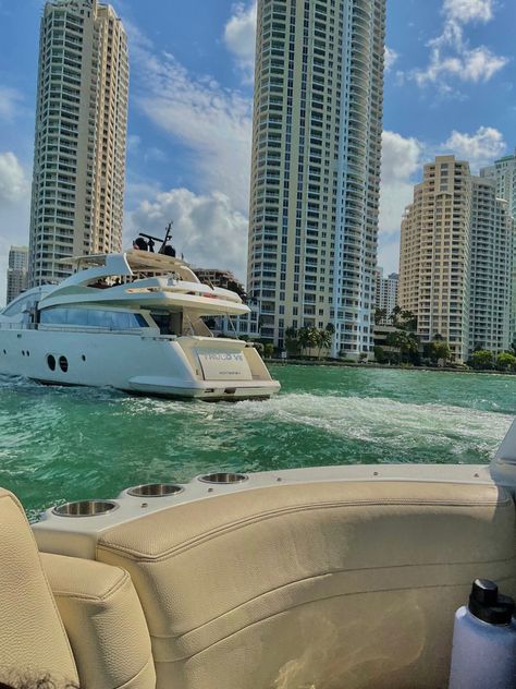 Yacht In Miami, Miami Life Aesthetic, Miami Boat Aesthetic, Miami Yacht Aesthetic, Things To Do In Miami Florida, Miami Lifestyle Aesthetic, Miami Party Aesthetic, Edgewater Miami, Yacht Miami