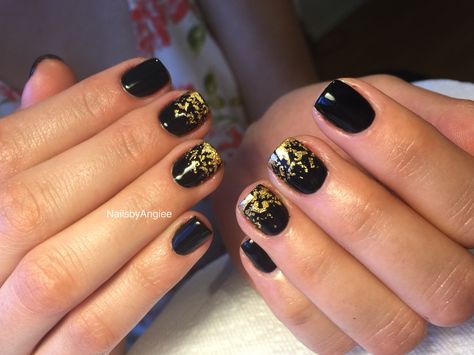 Black gel with gold foil nail design #Nailsbyangiee Black Nails With Gold, Gold Foil Nail, Gold Foil Nails, Badass Nails, Black Nails Short, Foil Nail Designs, Gold Gel Nails, Gel Nails Long, Bare Nails