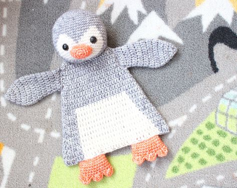 Crochet Penguin, Lovey Pattern, Penguin Pattern, Crochet Lovey, Crochet Baby Toys, Haken Baby, Baby Penguins, Knitted Animals, Crochet For Kids